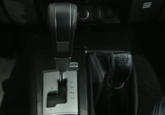 Подержанный автомобиль Mitsubishi Pajero Sport 2014 года (13 фото)