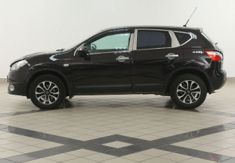 Подержанный автомобиль Nissan Qashqai 2012 года (8 фото)