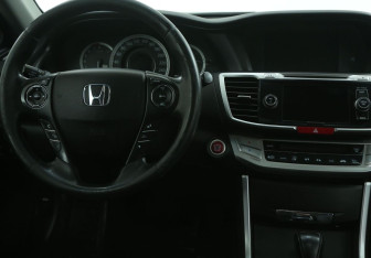 Подержанный автомобиль Honda Accord Sedan 2013 года (14 фото)