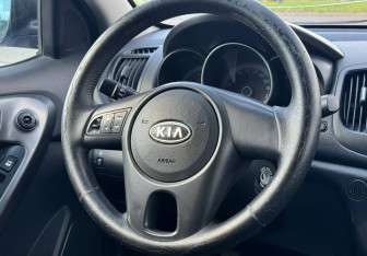 Подержанный автомобиль Kia Cerato Sedan 2010 года (16 фото)