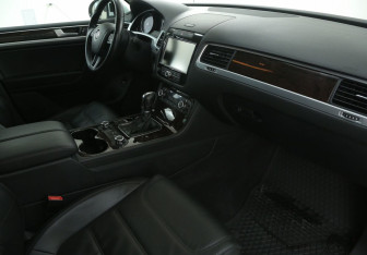 Подержанный автомобиль Volkswagen Touareg 2013 года (9 фото)