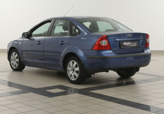 Подержанный автомобиль Ford Focus Sedan 2006 года (2 фото)