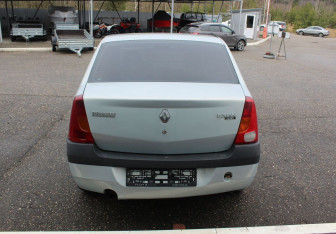 Подержанный автомобиль Renault Logan Sedan 2005 года (6 фото)
