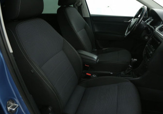 Подержанный автомобиль Skoda Rapid Liftback 2014 года (10 фото)