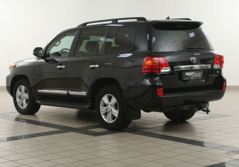 Подержанный автомобиль Toyota Land Cruiser Suv 2013 года (2 фото)