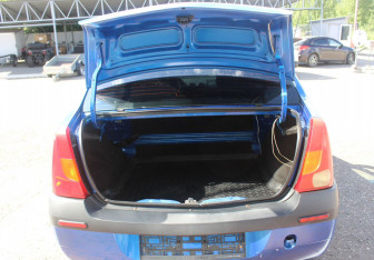Подержанный автомобиль Renault Logan Sedan 2005 года (15 фото)