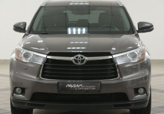 Подержанный автомобиль Toyota Highlander 2014 года (6 фото)