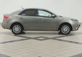 Подержанный автомобиль Kia Cerato Sedan 2010 года (5 фото)