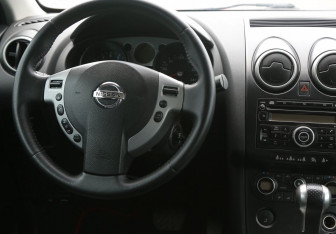 Подержанный автомобиль Nissan Qashqai 2008 года (14 фото)