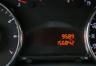 Подержанный автомобиль Peugeot 3008 2011 года (17 фото)