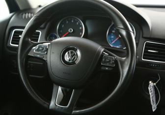Подержанный автомобиль Volkswagen Touareg 2013 года (12 фото)