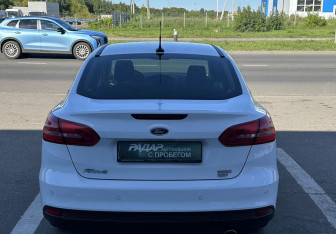 Подержанный автомобиль Ford Focus Sedan 2017 года (5 фото)
