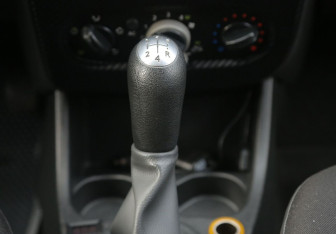 Подержанный автомобиль Renault Sandero 2010 года (15 фото)