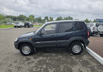 Подержанный автомобиль Chevrolet Niva 2011 года (4 фото)
