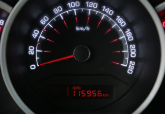 Подержанный автомобиль Kia Venga 2014 года (18 фото)