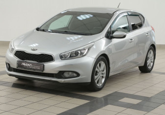 Подержанный автомобиль Kia Ceed Hatchback 2012 года (8 фото)