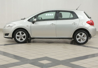 Подержанный автомобиль Toyota Auris Hatchback 2008 года (7 фото)