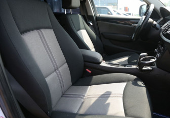 Подержанный автомобиль BMW X1 2012 года (10 фото)