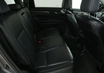 Подержанный автомобиль Toyota Highlander 2014 года (11 фото)