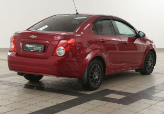 Подержанный автомобиль Chevrolet Aveo Sedan 2014 года (4 фото)
