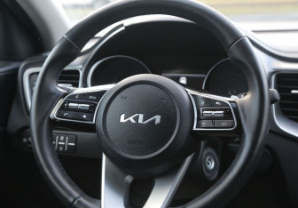 Подержанный автомобиль Kia Ceed Hatchback 2022 года (26 фото)