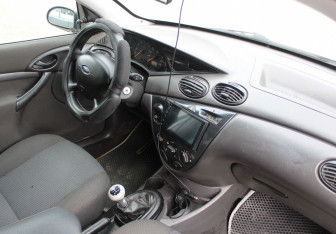 Подержанный автомобиль Ford Focus Sedan 2003 года (11 фото)