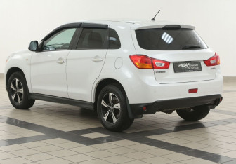 Подержанный автомобиль Mitsubishi ASX 2013 года (2 фото)