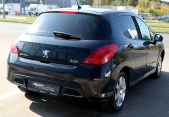 Подержанный автомобиль Peugeot 308 Hatchback 2009 года (6 фото)