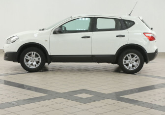 Подержанный автомобиль Nissan Qashqai 2013 года (7 фото)