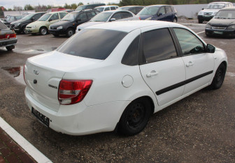 Подержанный автомобиль LADA (ВАЗ) Granta Sedan 2015 года (7 фото)
