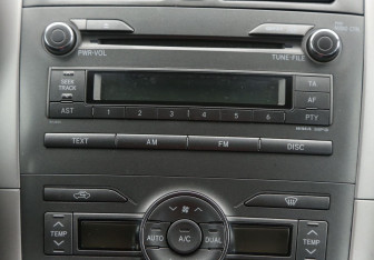 Подержанный автомобиль Toyota Auris Hatchback 2008 года (15 фото)