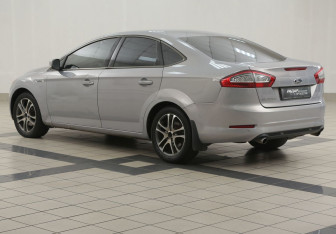 Подержанный автомобиль Ford Mondeo Sedan 2011 года (2 фото)