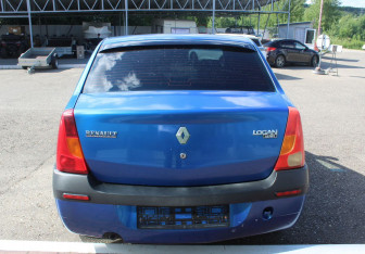 Подержанный автомобиль Renault Logan Sedan 2005 года (6 фото)