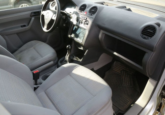 Подержанный автомобиль Volkswagen Caddy Compactvan 2007 года (9 фото)