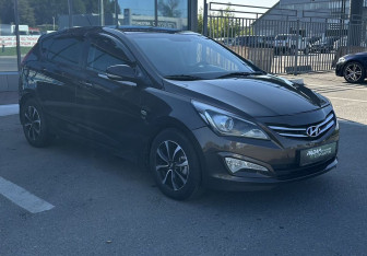 Подержанный автомобиль Hyundai Solaris Hatchback 2015 года (1 фото)