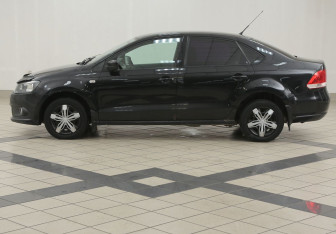 Подержанный автомобиль Volkswagen Polo Sedan 2012 года (7 фото)