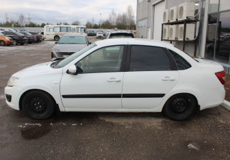 Подержанный автомобиль LADA (ВАЗ) Granta Sedan 2015 года (4 фото)