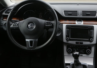 Подержанный автомобиль Volkswagen Passat CC 2011 года (14 фото)