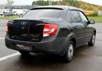 Подержанный автомобиль LADA (ВАЗ) Granta Sedan 2015 года (6 фото)