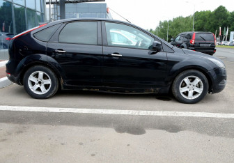 Подержанный автомобиль Ford Focus Hatchback 2009 года (7 фото)