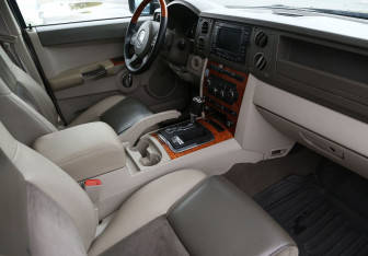 Подержанный автомобиль Jeep Commander 2007 года (9 фото)