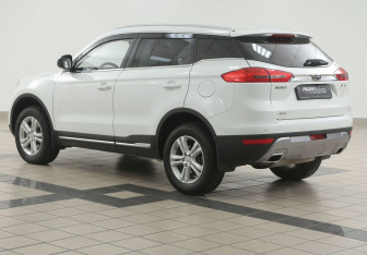 Подержанный автомобиль Geely Atlas 2018 года (2 фото)