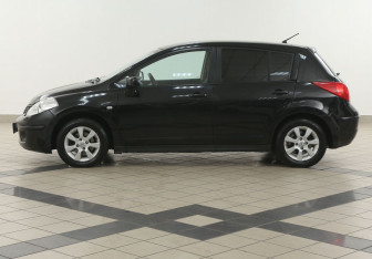 Подержанный автомобиль Nissan Tiida Hatchback 2007 года (7 фото)