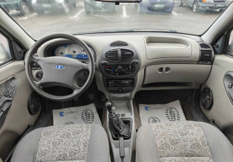 Подержанный автомобиль LADA (ВАЗ) Kalina Sedan 2006 года (14 фото)