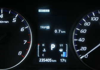 Подержанный автомобиль Mitsubishi Outlander 2012 года (19 фото)