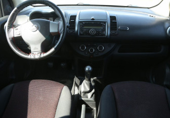Подержанный автомобиль Nissan Note 2008 года (12 фото)