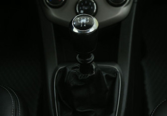 Подержанный автомобиль Chevrolet Aveo Sedan 2012 года (15 фото)