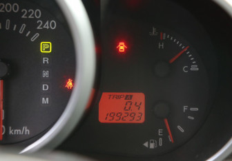 Подержанный автомобиль Mazda CX-7 2007 года (18 фото)