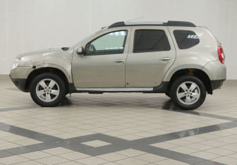 Подержанный автомобиль Renault Duster 2015 года (7 фото)