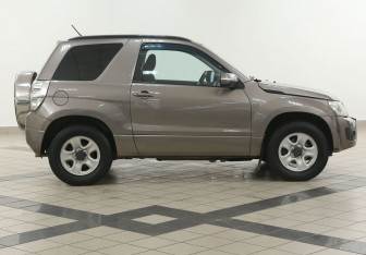 Подержанный автомобиль Suzuki Grand Vitara 2013 года (5 фото)
